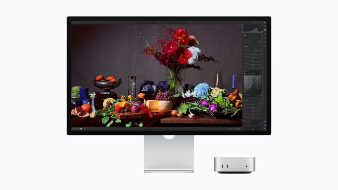 apple-studio-display-adobe-lightroom-260303_big-jpg-large_2x