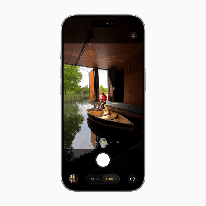 A screenshot showing new camera interface in iOS 26 with simplified controls
