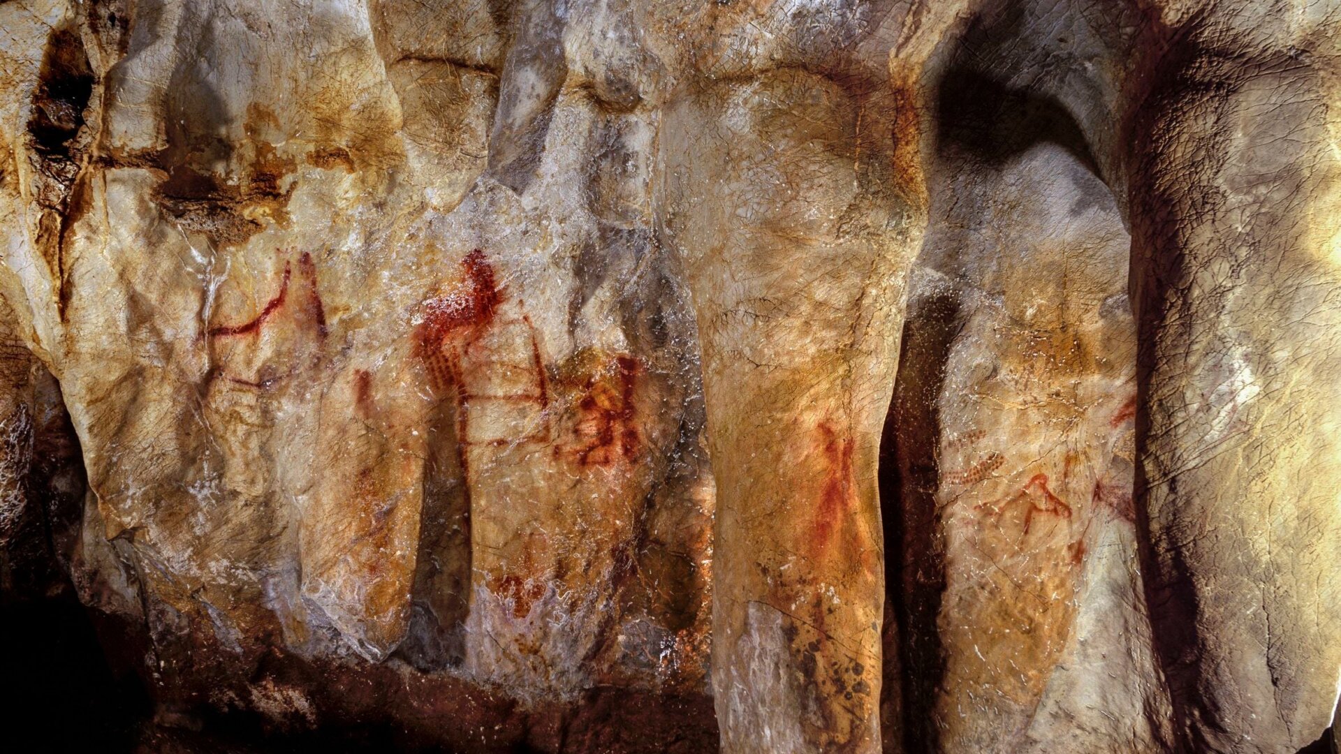 La Pasiega, section C, cave wall with paintings. The red vertical and horizontal lines date back 64,000 years, and were almost certainly painted by Neanderthals.