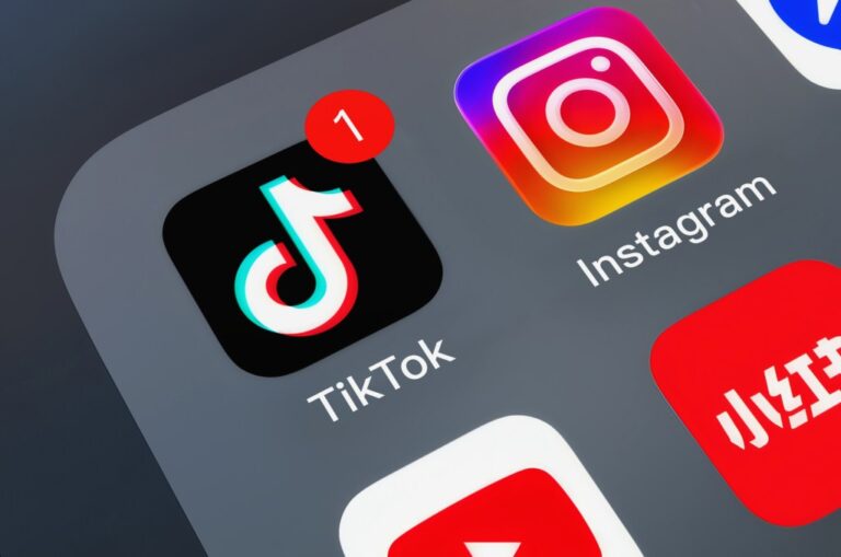 Various social apps on mobile phones: Tiktok, Instagram, Facebook, Xiaohongshu, YouTube, WeChat, Instagram