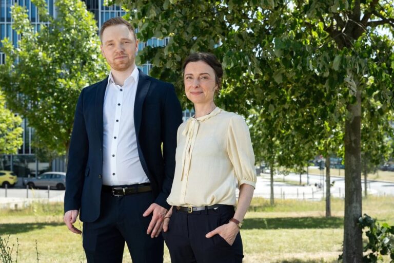 Benjamin Dose and Angela Relógio - TimeTeller